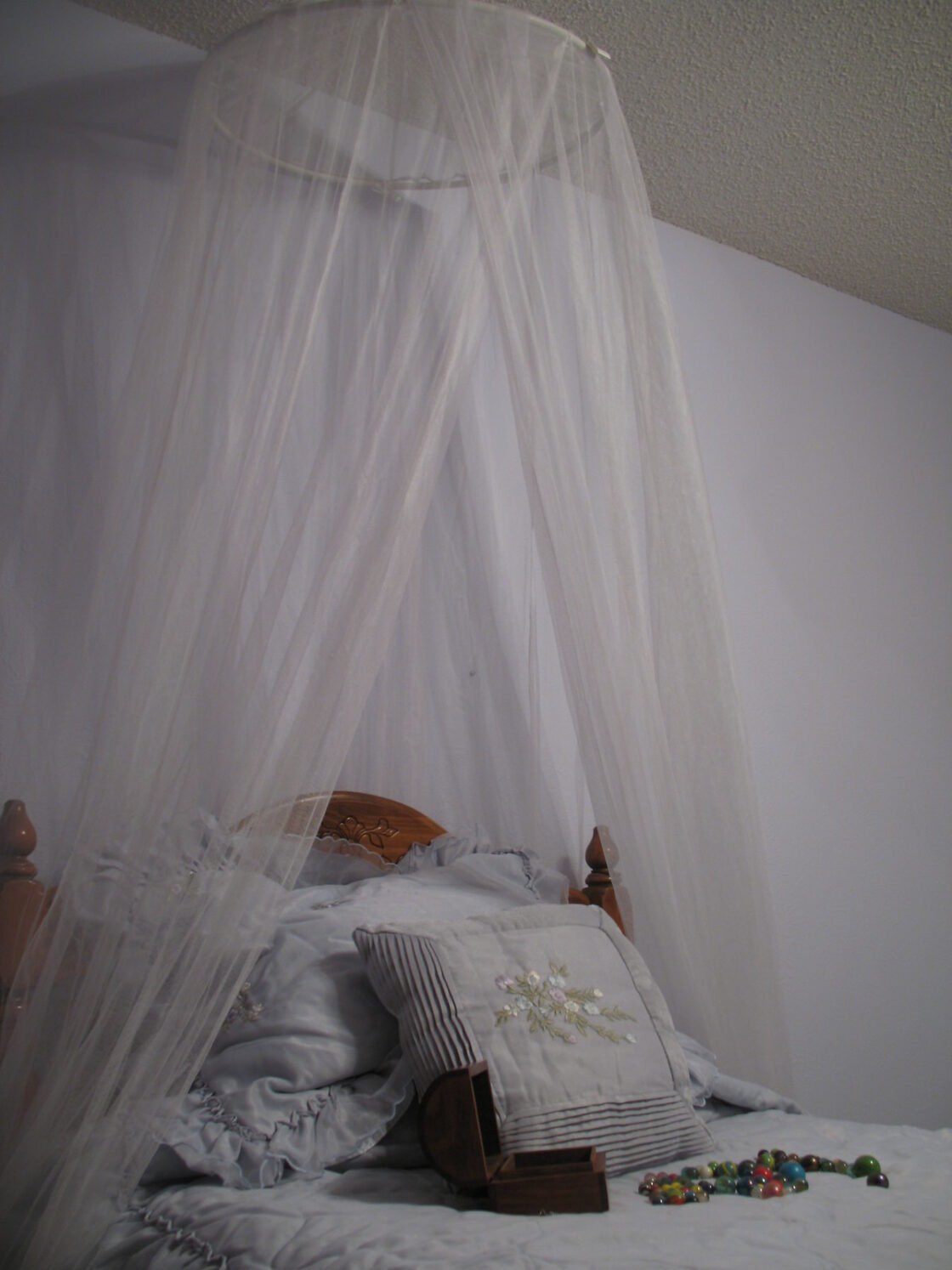 Steps to Make Canopy Bed Curtains •